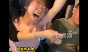 双胞胎姐妹高考查分均超600：激动疯了 老爸一脸淡定
