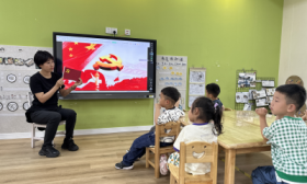 江滨幼儿园：童心向党，党旗飘扬