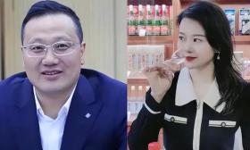 南京电梯高校书记“亲嘴门”再爆新料，女方是军人家属，酒量惊人