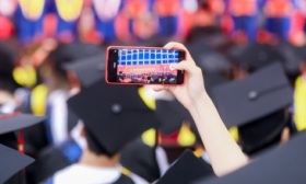 中国科学院大学举行毕业典礼，百余家研究所派出旗手代表现场参与