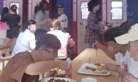 大连一高校食堂放多台彩票机引争议，校方回应：该食堂非校内食堂，彩票机已搬走