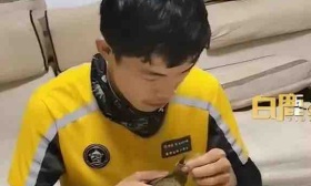 山东一高考生暑假14天送近600单外卖赚大学生活费，姐姐：父母都是残疾，他平时很节约，高一就曾做兼职赚钱