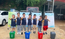 暑期档参与环卫公益 小小少年在行动