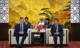 江涌会见匈牙利驻上海总领事博岚