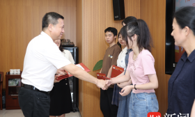 南京财经大学首批录取通知书送达