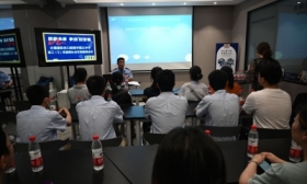 镇中学子接受交通安全教育和口腔义诊服务