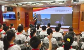 北京开学首日，小学生“开学第一课”感受“登峰造极的中国科技”