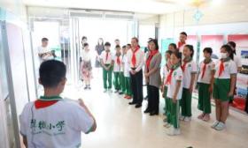 看抗战展览、学英烈事迹，烽火印记校园巡展走进海淀区翠微小学
