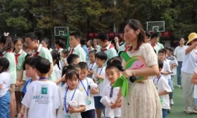 “我和哥哥姐姐共前行” 中山路小学一年级入学仪式收获满满希望