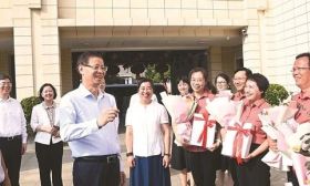 许昆林在南京看望慰问教师 坚持立德树人践行初心使命培养时代新人