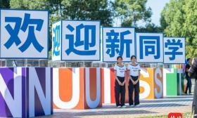 南信大新生报到，15岁最小新生暑假就加入了学校编程俱乐部
