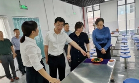 吴昊赴扬州市、淮安市检查秋季开学校园安全工作