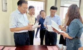潘漫赴泰州检查学校开学校园安全工作