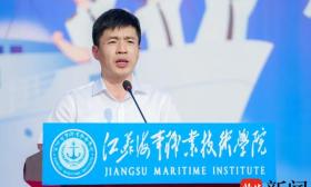 青春领航·书记校长说| 江苏海事职业技术学院校长温华兵：仰望灯塔山 读懂半霞湖 拥抱江与海
