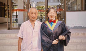 南农有位“宝藏”大叔，手机存着上百张与考研学子的合影