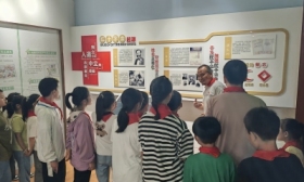 金山湖小学“急救社团”开课 “黄丝带”志愿者传授急救技能