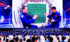 航天员桂海潮用水珠打“乒乓”，“天宫课堂”第四课今日开讲