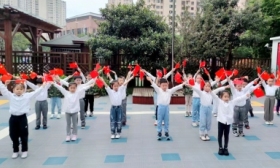 童真迎国庆，红色润童心 ——京岘家园幼儿园举行迎国庆主题升旗仪式