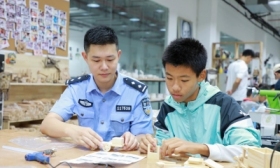 “爱润童心 手绘中秋” 丹阳市蒲公英志愿者协会开展佳节慰问活动