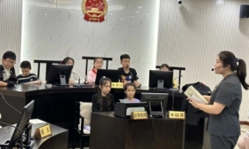 高年级同学沉浸式体验庭审过程