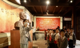 “红”色润童心 “旗”力向未来