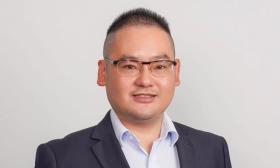 通过战略合作，提升市场准入和重组的协同效应