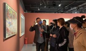 50余名清华师生走进798艺术区，在“园区行”中感悟艺术