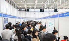 太火爆！江苏高校毕业生招聘会带来6.9万个岗位！有主播岗抛出诱人薪资“提成拿到手软！”
