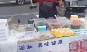 西科大女生吃馄饨吃出塑料，摊主婆婆泼热汤欲打人？