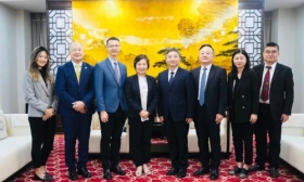 江涌会见香港特区政府教育局代表团一行