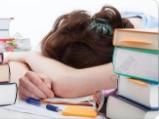 “每天净睡眠不足7小时” 疲劳战是在摧残学生