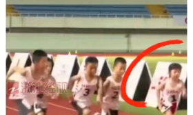 幼儿园小女孩参加田径比赛，800米跑3分11秒惊呆众人，大学生直呼太卷了