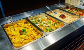 “五方”陪餐、陪餐全部自费，贵阳出台中小学幼儿园陪餐规定