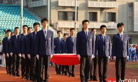 护旗爱旗，他们让“中国红”成为最亮的青春底色