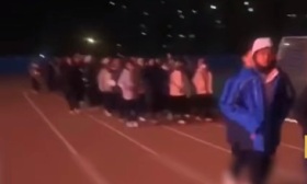 甘肃地震兰州一中学组织避险学生慢跑防寒，学校：孩子们都很安全