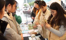 课程设计作品被搬上义卖“集市”，南农大这场创客集市在校园火了