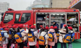 零距离接触消防车，新京报小记者体验消防员的日常