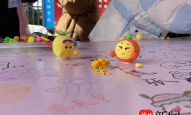 这所南京高校女生与春天共赴一场美丽“约会”
