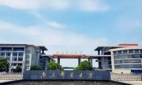 南京邮电大学师生共植“党员先锋林”