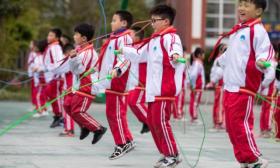 防近视！中小学每天安排30分钟大课间体育活动