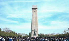 传承英烈精神 立志报效祖国，南大新生学院赴雨花台烈士陵园清明祭扫