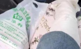 女子辅导儿子写作业，情绪崩溃踹断脚趾！
