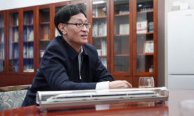 记者手记：对时代机遇与个人命运保持清醒