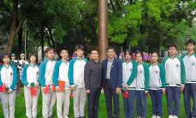南京大学、南京二十九中联合举办“传承五四精神 勇做时代新人”主题团日活动暨升旗仪式