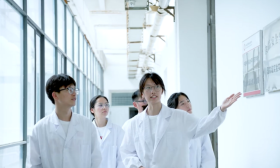 江苏高校学生团队研发无抗饲料，让鸡肉吃得更放心