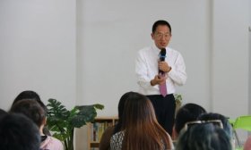王修文博士在济举办教育公益讲座，深入探讨智慧父母之道