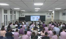 走进济南高新一实验八（6）班创新生命教育课程