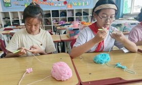 传承钩针编织技艺！走进济南高新区鸡山小学钩针编织体验课