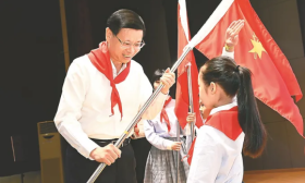许昆林“六一”前夕看望少年儿童 立大志养品行健体魄强本领 争当全面发展的新时代好儿童