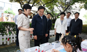 信长星“六一”前夕看望少年儿童 向全省广大少年儿童致以节日祝贺
